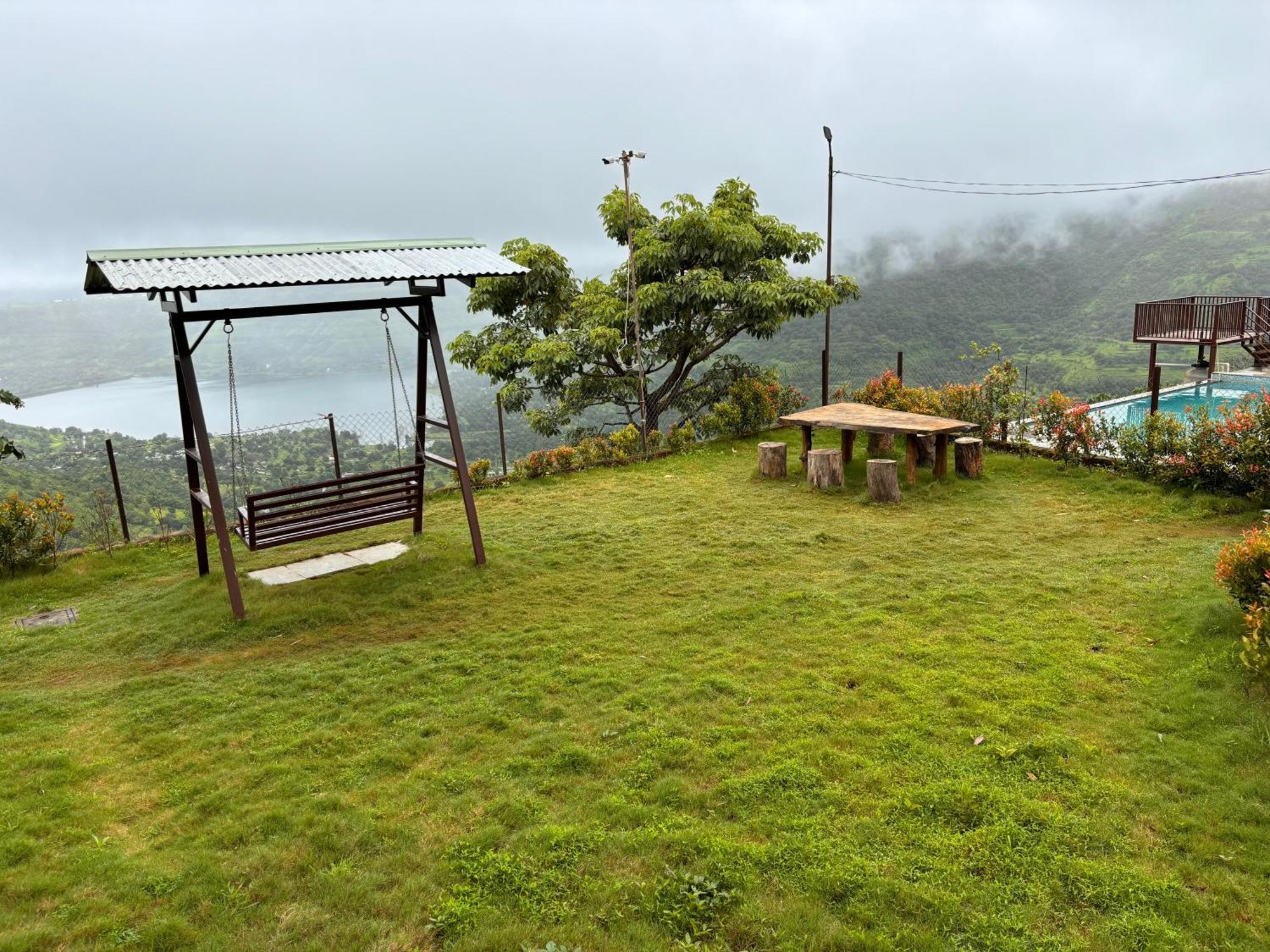 Paramount 3 Ac Bedrooms Hall Garden With Lake View Panchgani Bagian luar foto