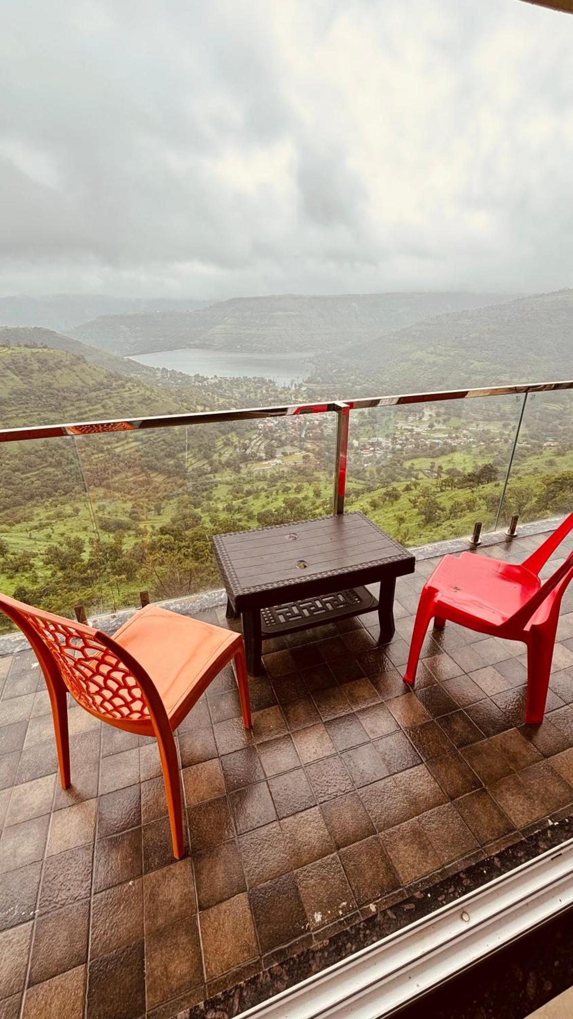 Paramount 3 Ac Bedrooms Hall Garden With Lake View Panchgani Bagian luar foto