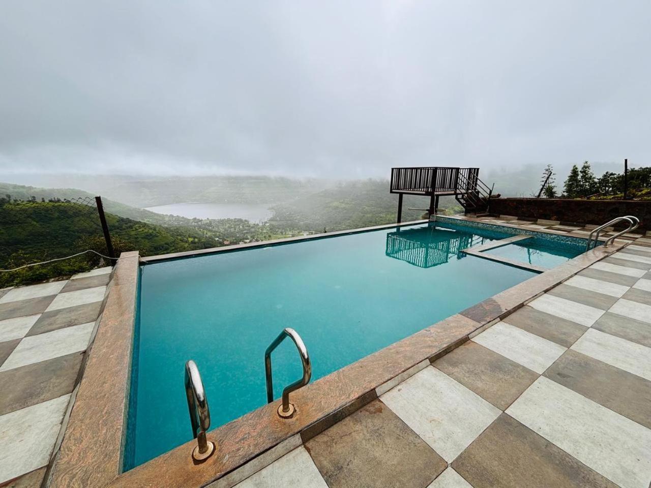 Paramount 3 Ac Bedrooms Hall Garden With Lake View Panchgani Bagian luar foto
