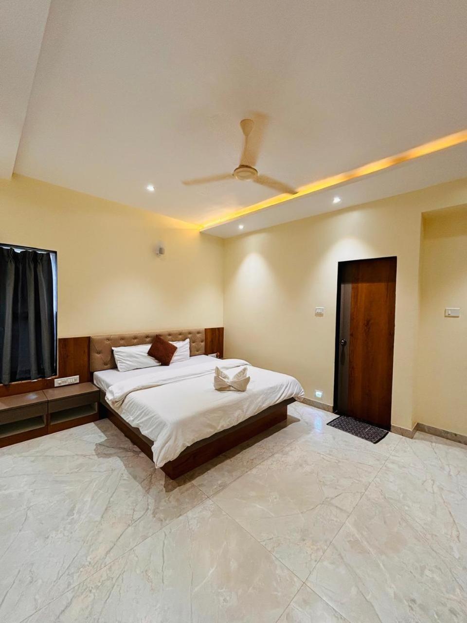 Paramount 3 Ac Bedrooms Hall Garden With Lake View Panchgani Bagian luar foto