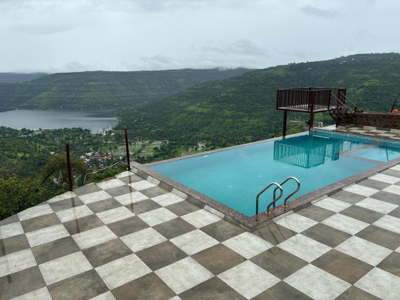 Paramount 3 Ac Bedrooms Hall Garden With Lake View Panchgani Bagian luar foto