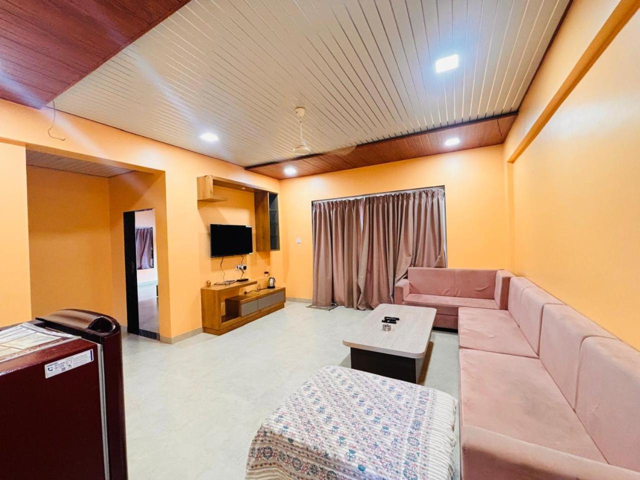 Paramount 3 Ac Bedrooms Hall Garden With Lake View Panchgani Bagian luar foto