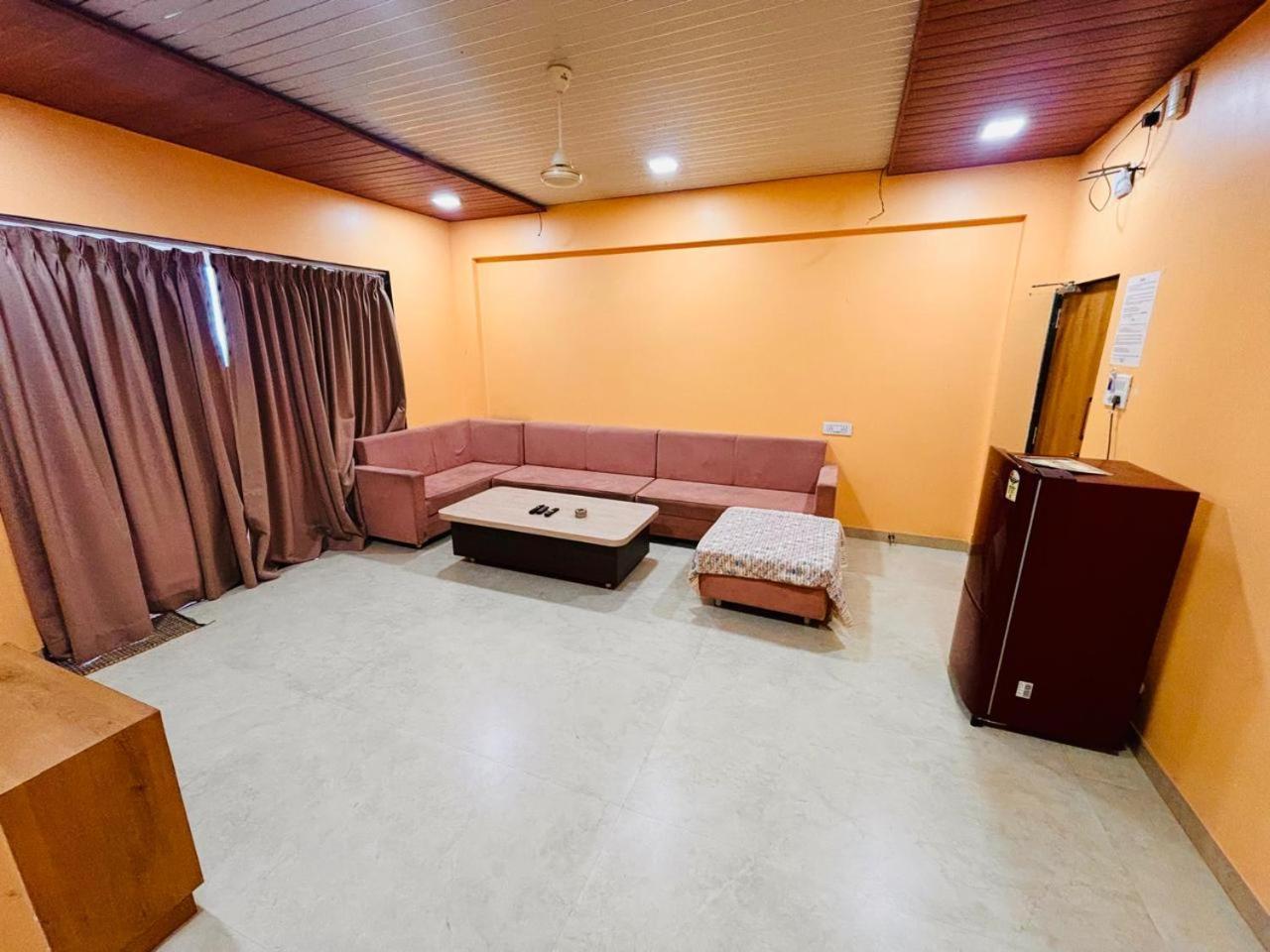 Paramount 3 Ac Bedrooms Hall Garden With Lake View Panchgani Bagian luar foto