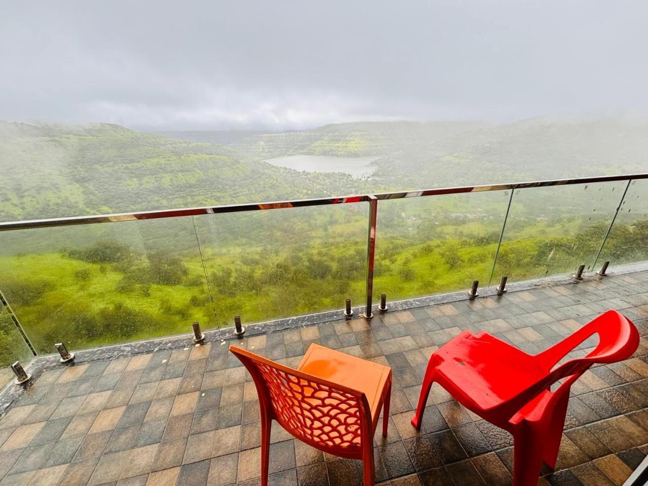 Paramount 3 Ac Bedrooms Hall Garden With Lake View Panchgani Bagian luar foto