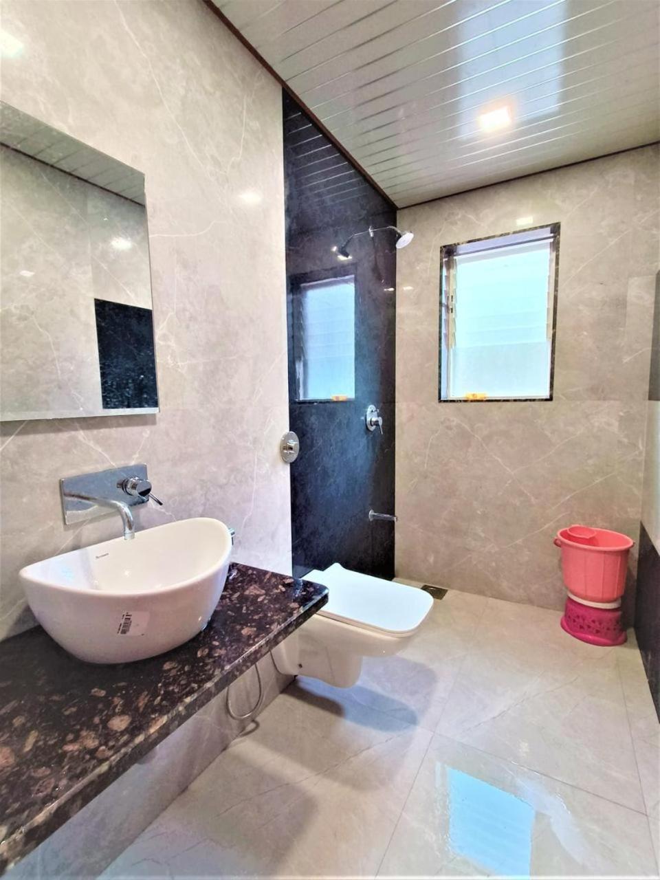Paramount 3 Ac Bedrooms Hall Garden With Lake View Panchgani Bagian luar foto
